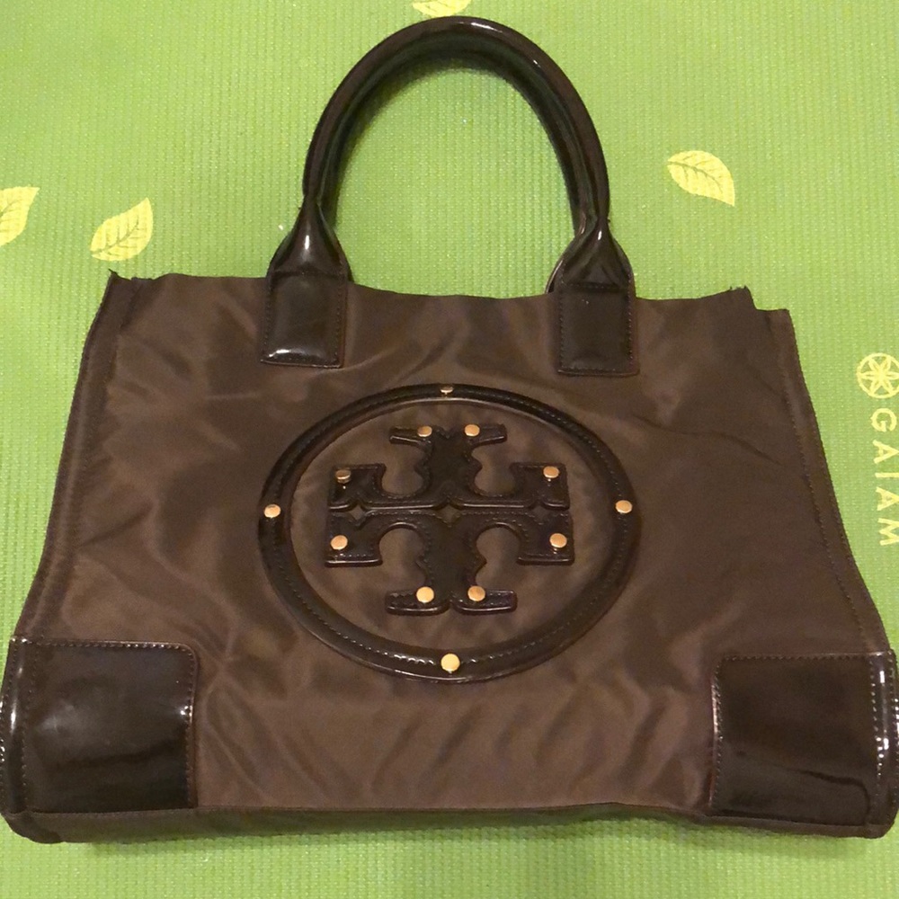 Classic Brown Women’s Tote with Logo Medallion